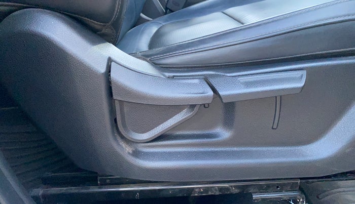 2024 KIA CARENS PREMIUM 1.5 PETROL 7 STR, Petrol, Manual, 20,724 km, Driver Side Adjustment Panel