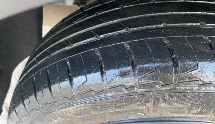 2024 KIA CARENS PREMIUM 1.5 PETROL 7 STR, Petrol, Manual, 20,724 km, Right Rear Tyre Tread