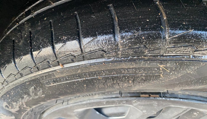 2024 KIA CARENS PREMIUM 1.5 PETROL 7 STR, Petrol, Manual, 20,724 km, Left Rear Tyre Tread