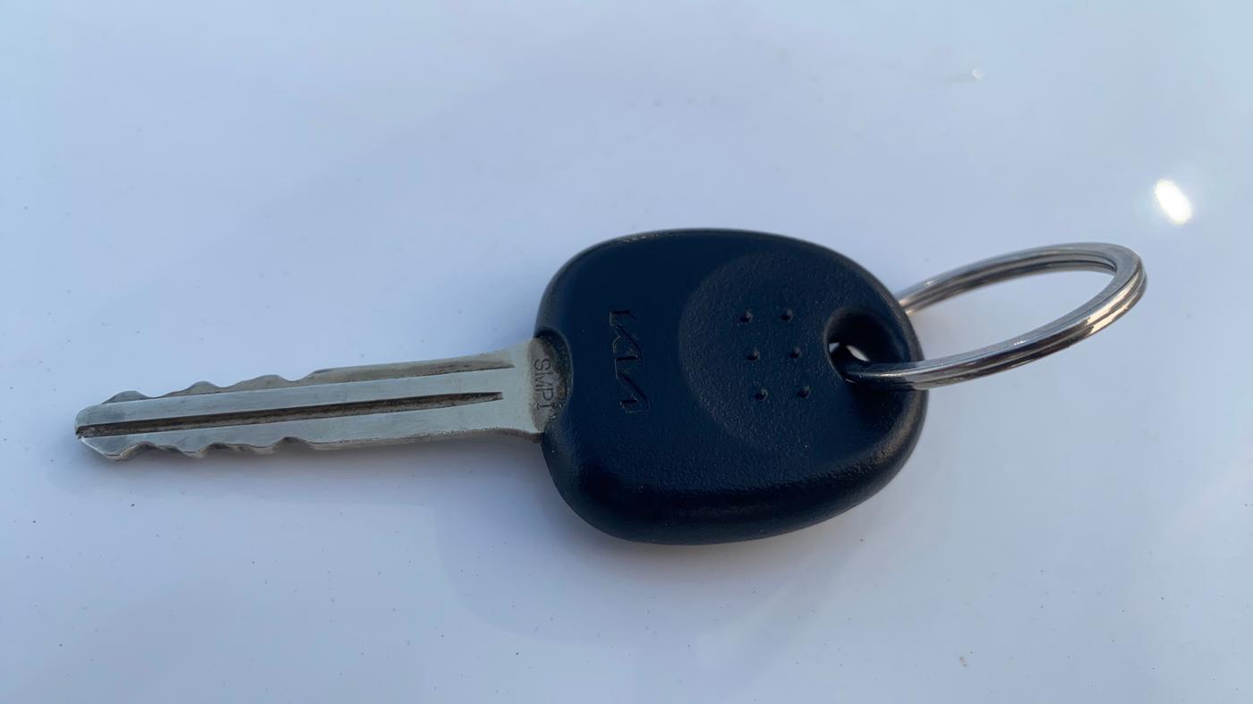 2024 KIA CARENS PREMIUM 1.5 PETROL 7 STR, Petrol, Manual, 20,724 km, Key Close Up