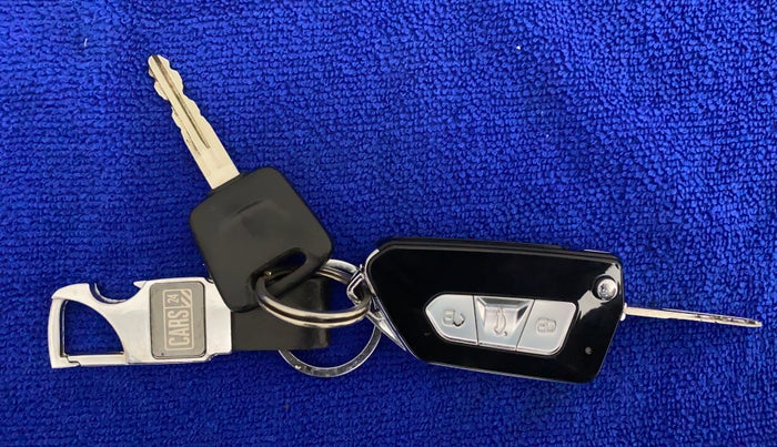2015 Datsun Go Plus T, Petrol, Manual, 34,932 km, Key Close Up