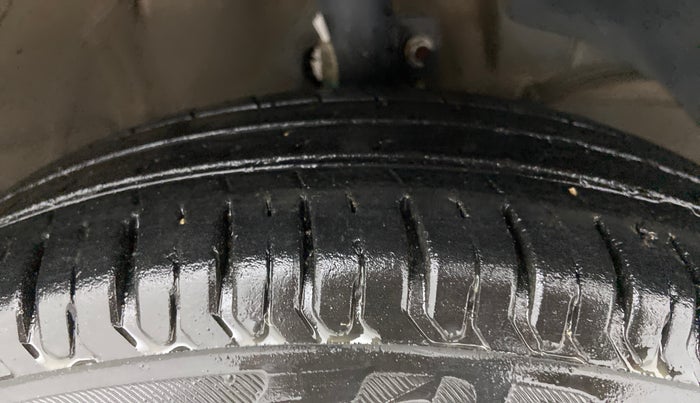 2019 Maruti Swift VXI AMT, Petrol, Automatic, 31,286 km, Right Front Tyre Tread