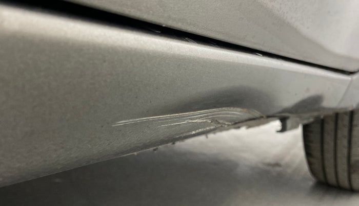 2019 Maruti Swift VXI AMT, Petrol, Automatic, 31,286 km, Right running board - Slightly dented