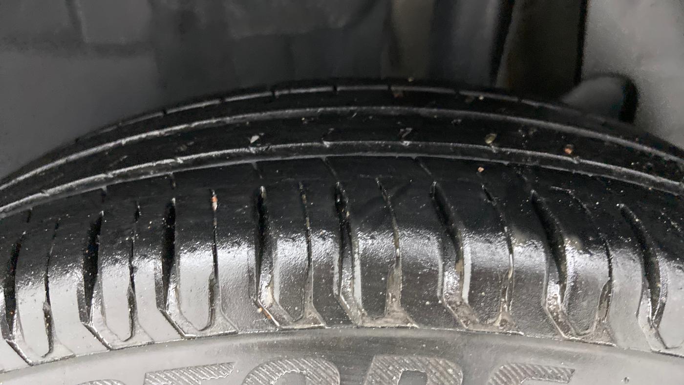 2019 Maruti Swift VXI AMT, Petrol, Automatic, 31,286 km, Left Rear Tyre Tread