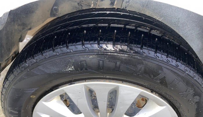 2015 Maruti Ertiga VXI CNG, CNG, Manual, 54,247 km, Right Rear Tyre Tread