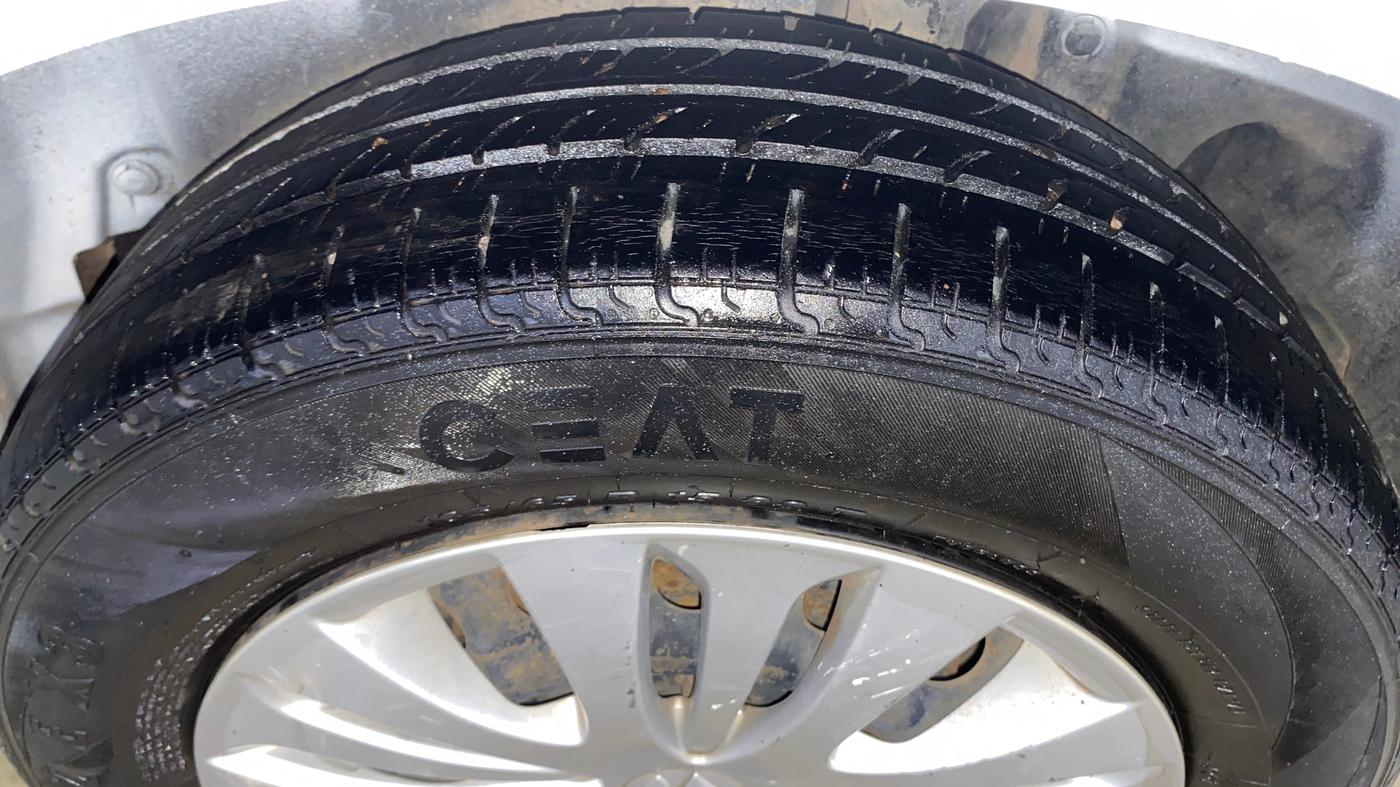 2015 Maruti Ertiga VXI CNG, CNG, Manual, 54,269 km, Left Rear Tyre Tread