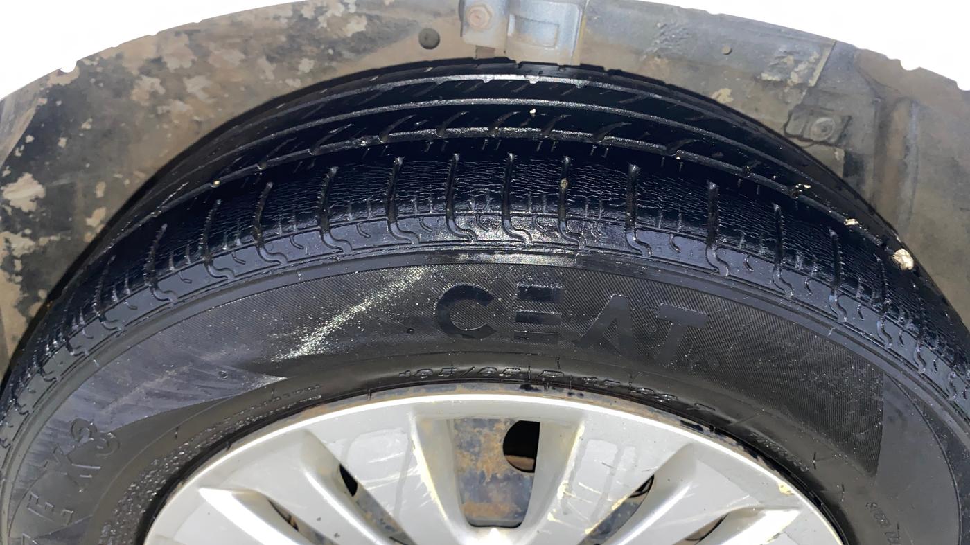 2015 Maruti Ertiga VXI CNG, CNG, Manual, 54,269 km, Right Front Tyre Tread