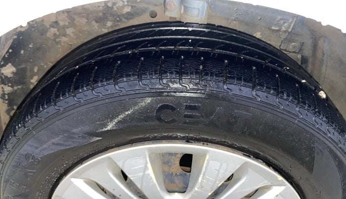 2015 Maruti Ertiga VXI CNG, CNG, Manual, 54,247 km, Right Front Tyre Tread