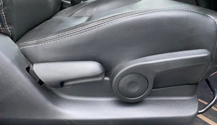 2020 Maruti S Cross ALPHA 1.5 SMART HYBRID, Petrol, Manual, 48,033 km, Driver Side Adjustment Panel