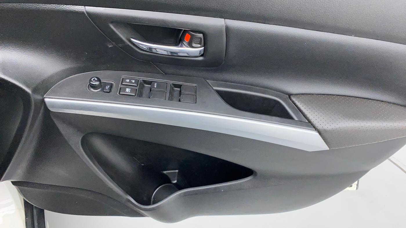 2020 Maruti S Cross ALPHA 1.5 SMART HYBRID, Petrol, Manual, 48,033 km, Driver Side Door Panels Control
