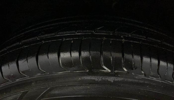 2022 Maruti Swift VXI, Petrol, Manual, 68,994 km, Left Front Tyre Tread