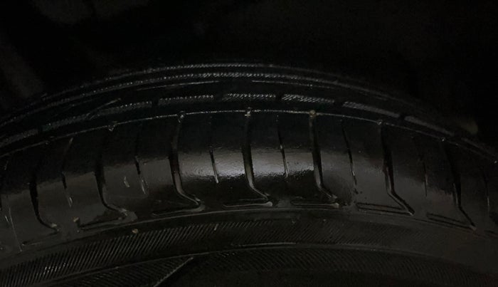 2022 Maruti Swift VXI, Petrol, Manual, 68,994 km, Right Rear Tyre Tread