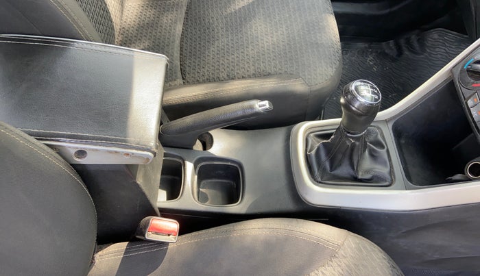 2017 Maruti S Cross SIGMA 1.3, Diesel, Manual, 92,535 km, Gear Lever
