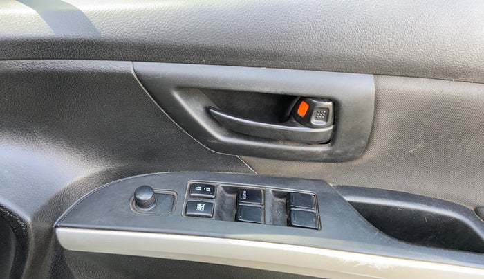 2017 Maruti S Cross SIGMA 1.3, Diesel, Manual, 92,535 km, Driver Side Door Panels Control