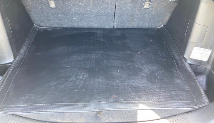 2017 Maruti S Cross SIGMA 1.3, Diesel, Manual, 92,535 km, Boot Inside