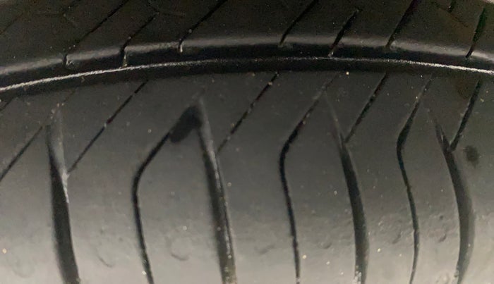 2018 Maruti Eeco 5 STR WITH A/C+HTR, Petrol, Manual, 75,647 km, Left Front Tyre Tread