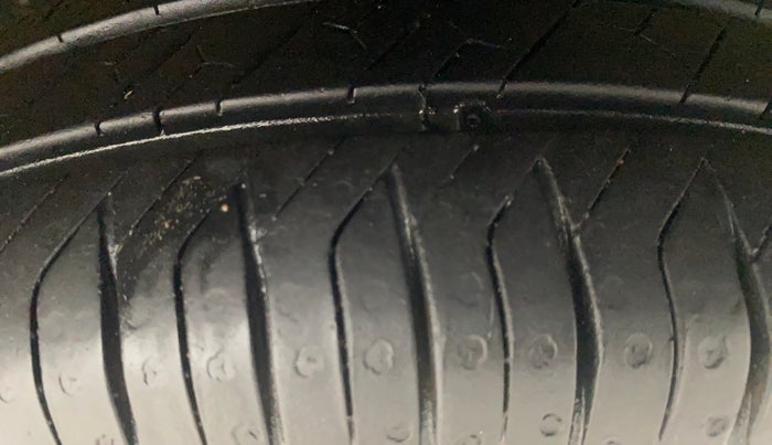 2018 Maruti Eeco 5 STR WITH A/C+HTR, Petrol, Manual, 75,647 km, Right Front Tyre Tread