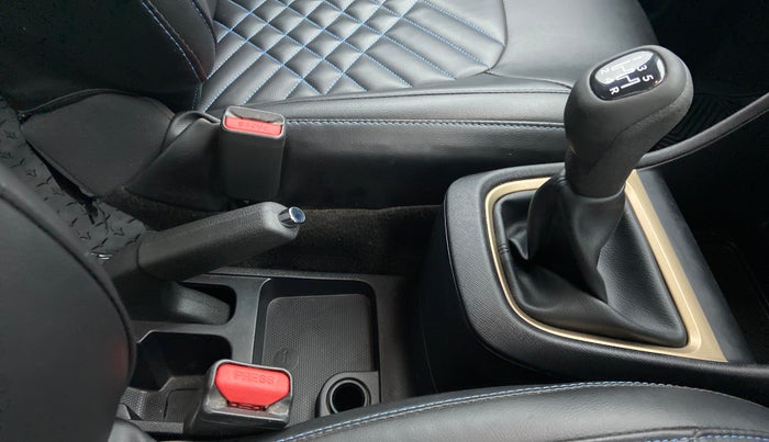 2022 Tata PUNCH ACCOMPLISHED DAZZLE PACK MT, Petrol, Manual, 22,921 km, Gear Lever