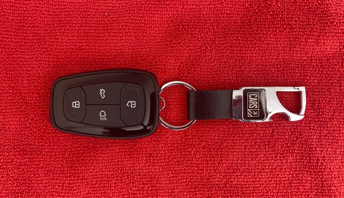 2022 Tata PUNCH ACCOMPLISHED DAZZLE PACK MT, Petrol, Manual, 22,921 km, Key Close Up