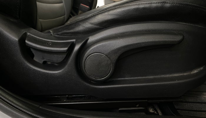 2016 Hyundai Elite i20 ASTA 1.2, Petrol, Manual, 28,607 km, Driver Side Adjustment Panel