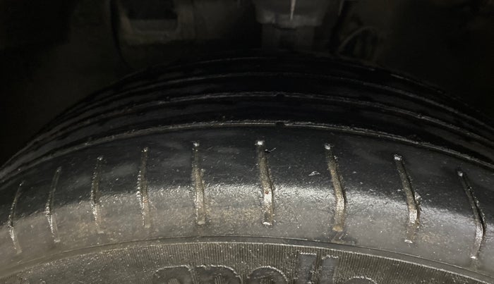 2016 Hyundai Elite i20 ASTA 1.2, Petrol, Manual, 28,607 km, Left Front Tyre Tread