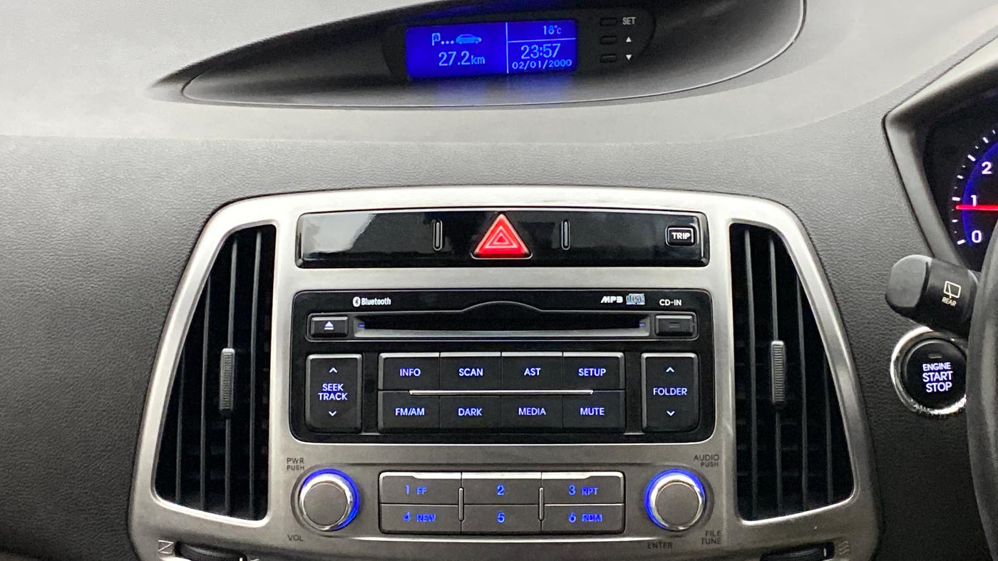 2013 Hyundai i20 ASTA 1.2, Petrol, Manual, 53,906 km, Infotainment System