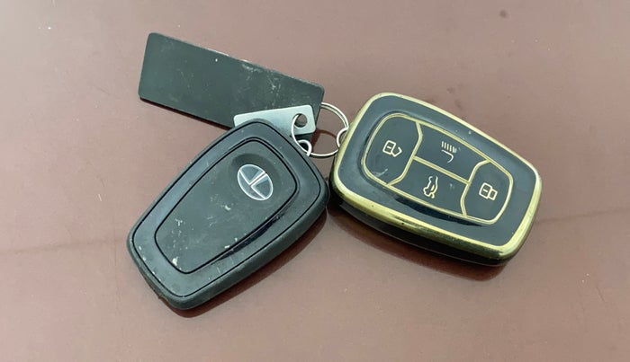 2022 Tata TIGOR XZ PLUS PETROL, Petrol, Manual, 29,522 km, Key Close Up