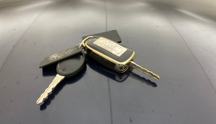 2018 Tata TIGOR XZ PLUS PETROL, Petrol, Manual, 72,637 km, Key Close Up