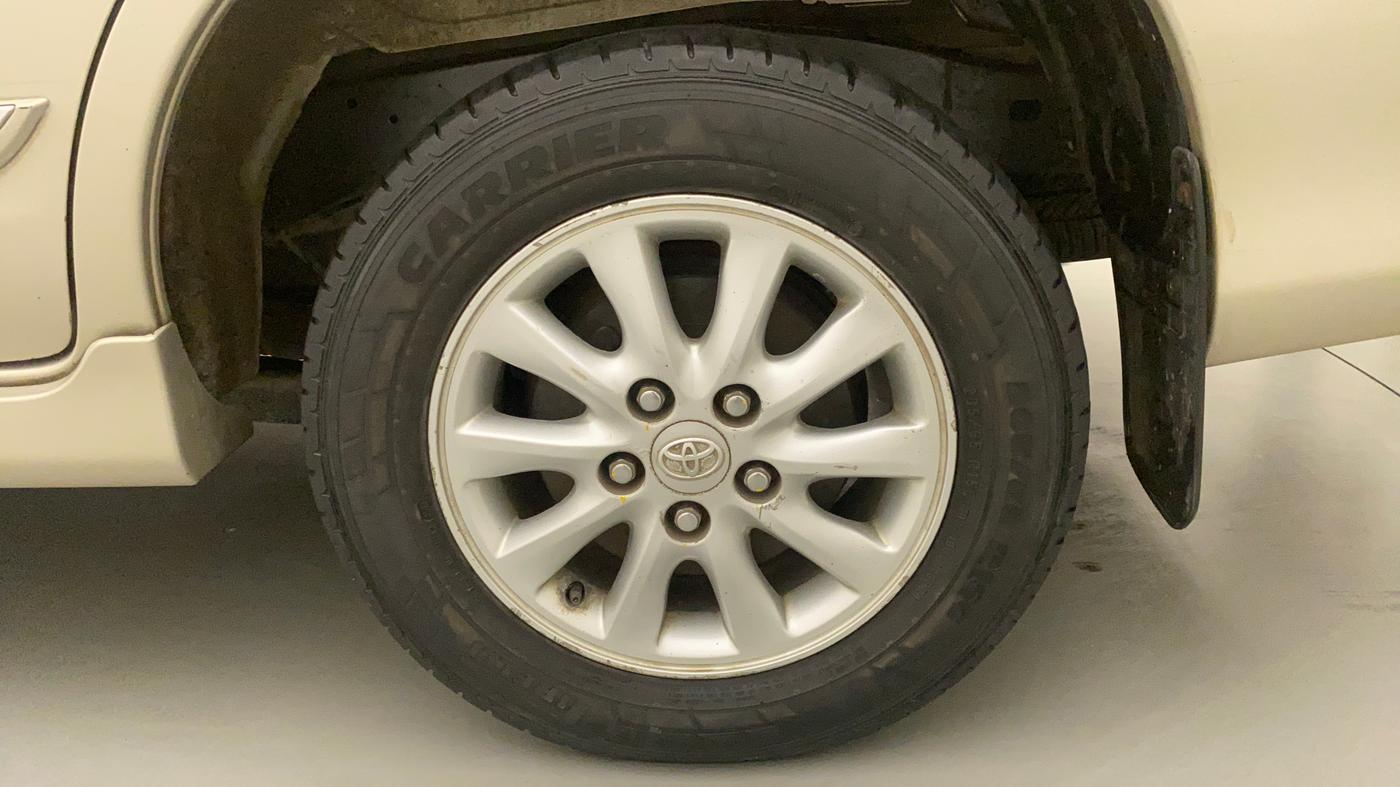2014 Toyota Innova 2.5 VX 8 STR, Diesel, Manual, 70,578 km, Left Rear Wheel