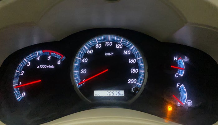 2014 Toyota Innova 2.5 VX 8 STR, Diesel, Manual, 70,578 km, Odometer Image