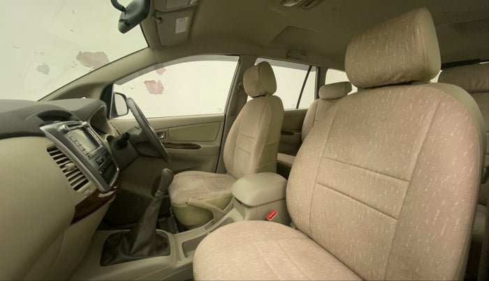 2014 Toyota Innova 2.5 VX 8 STR, Diesel, Manual, 70,578 km, Right Side Front Door Cabin