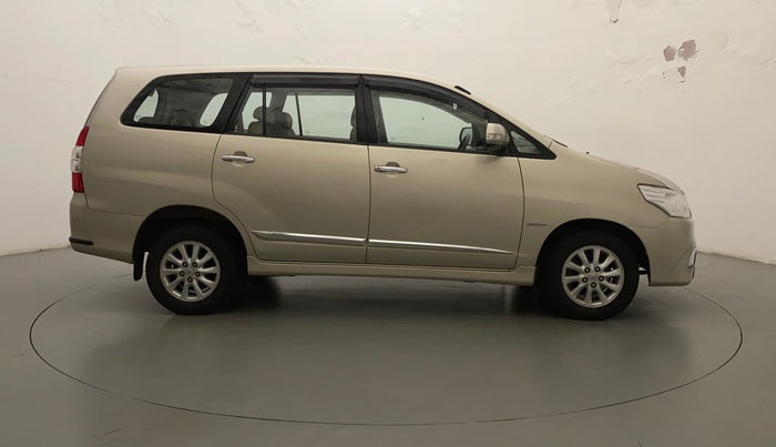 2014 Toyota Innova 2.5 VX 8 STR, Diesel, Manual, 70,578 km, Right Side