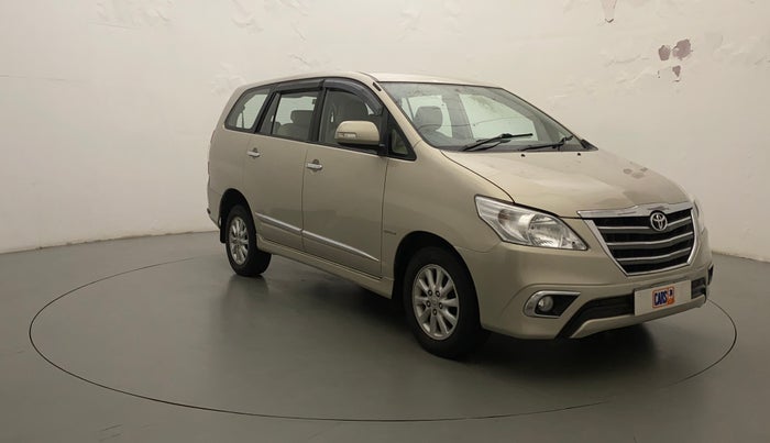 2014 Toyota Innova 2.5 VX 8 STR, Diesel, Manual, 70,578 km, Right Front Diagonal