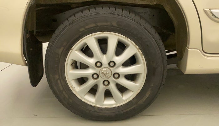 2014 Toyota Innova 2.5 VX 8 STR, Diesel, Manual, 70,578 km, Right Rear Wheel