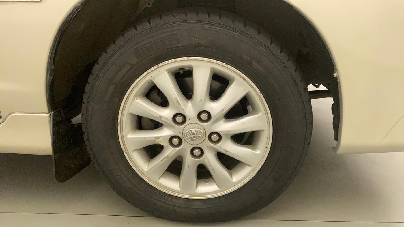 2014 Toyota Innova 2.5 VX 8 STR, Diesel, Manual, 70,578 km, Right Front Wheel