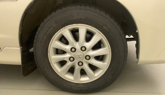 2014 Toyota Innova 2.5 VX 8 STR, Diesel, Manual, 70,578 km, Right Front Wheel