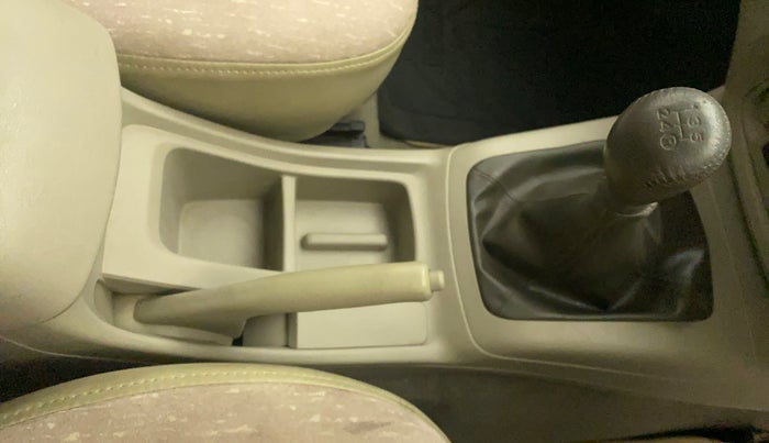 2014 Toyota Innova 2.5 VX 8 STR, Diesel, Manual, 70,578 km, Gear Lever