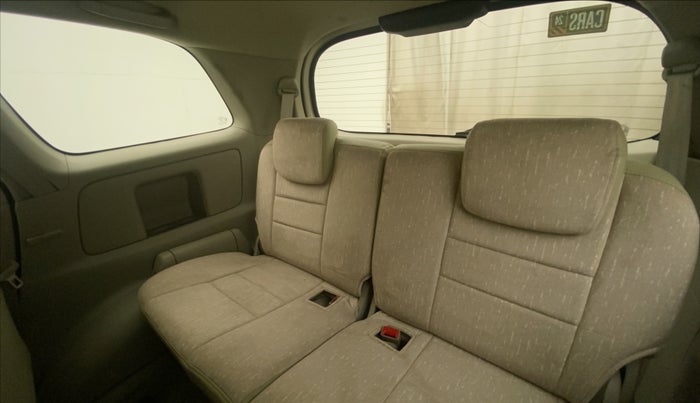 2014 Toyota Innova 2.5 VX 8 STR, Diesel, Manual, 70,578 km, Third Seat Row ( optional )