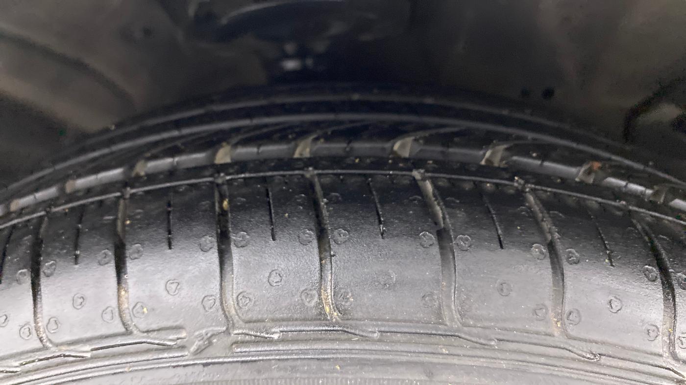 2011 Honda Civic 1.8L I-VTEC V AT SUNROOF, Petrol, Automatic, 56,747 km, Right Rear Tyre Tread