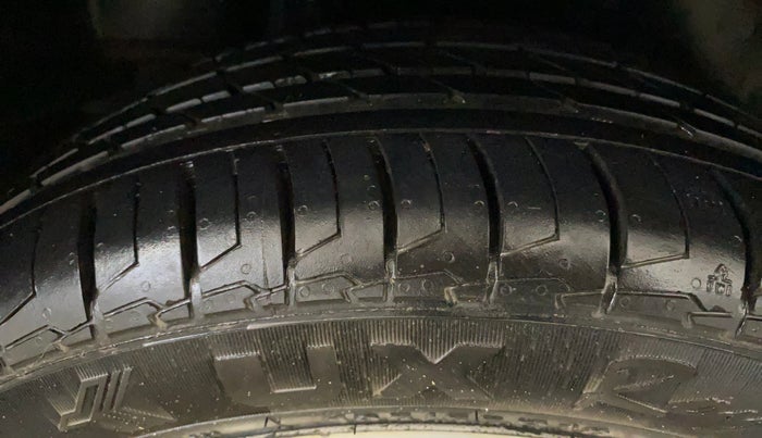 2018 Maruti Ciaz ALPHA 1.5 SHVS PETROL, Petrol, Manual, 53,521 km, Right Rear Tyre Tread