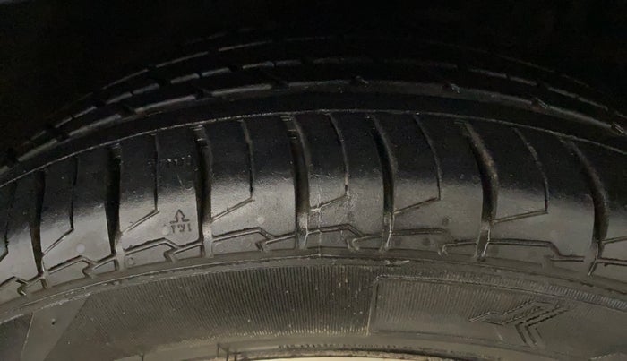 2018 Maruti Ciaz ALPHA 1.5 SHVS PETROL, Petrol, Manual, 53,521 km, Right Front Tyre Tread