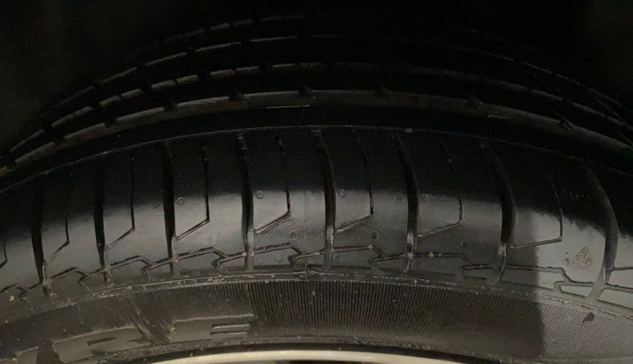 2018 Maruti Ciaz ALPHA 1.5 SHVS PETROL, Petrol, Manual, 53,521 km, Left Rear Tyre Tread