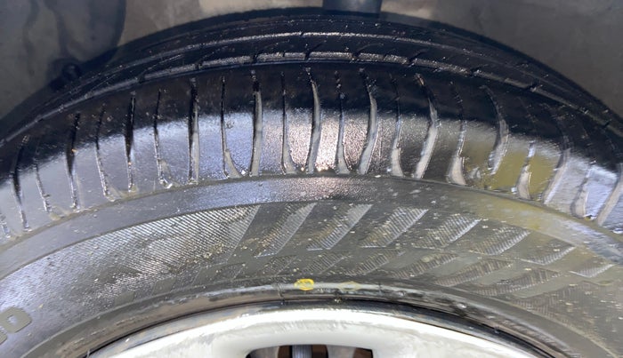 2017 Hyundai Grand i10 SPORTZ 1.2 KAPPA VTVT, Petrol, Manual, 63,070 km, Left Front Tyre Tread