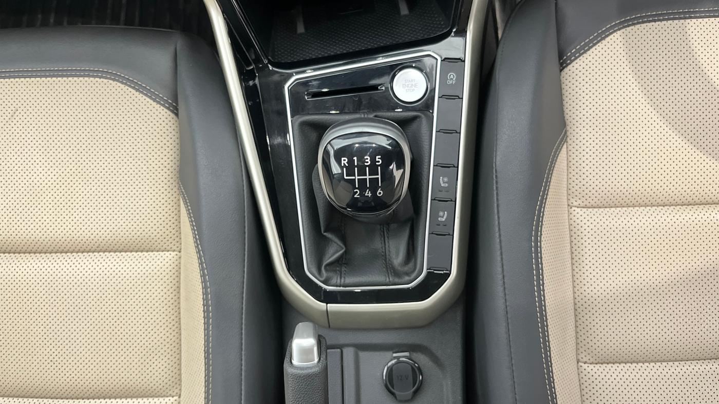 2023 Volkswagen VIRTUS TOPLINE TSI 1.0 MT, Petrol, Manual, 30,202 km, Gear Lever