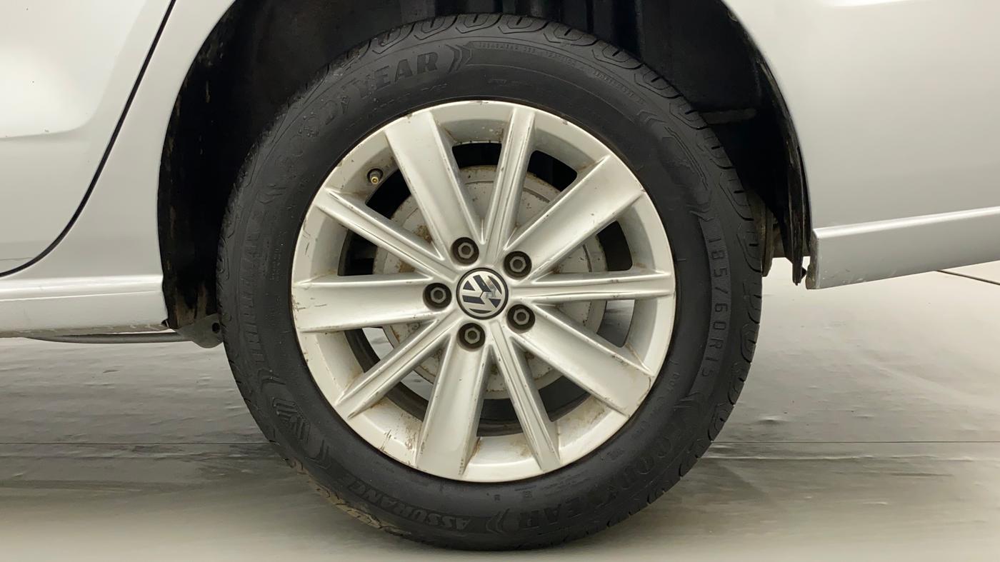 2015 Volkswagen Vento HIGHLINE 1.6 MPI, Petrol, Manual, 99,284 km, Left Rear Wheel