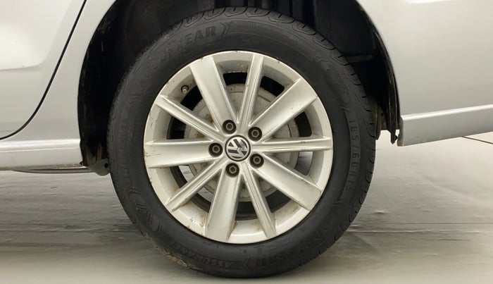 2015 Volkswagen Vento HIGHLINE 1.6 MPI, Petrol, Manual, 99,284 km, Left Rear Wheel