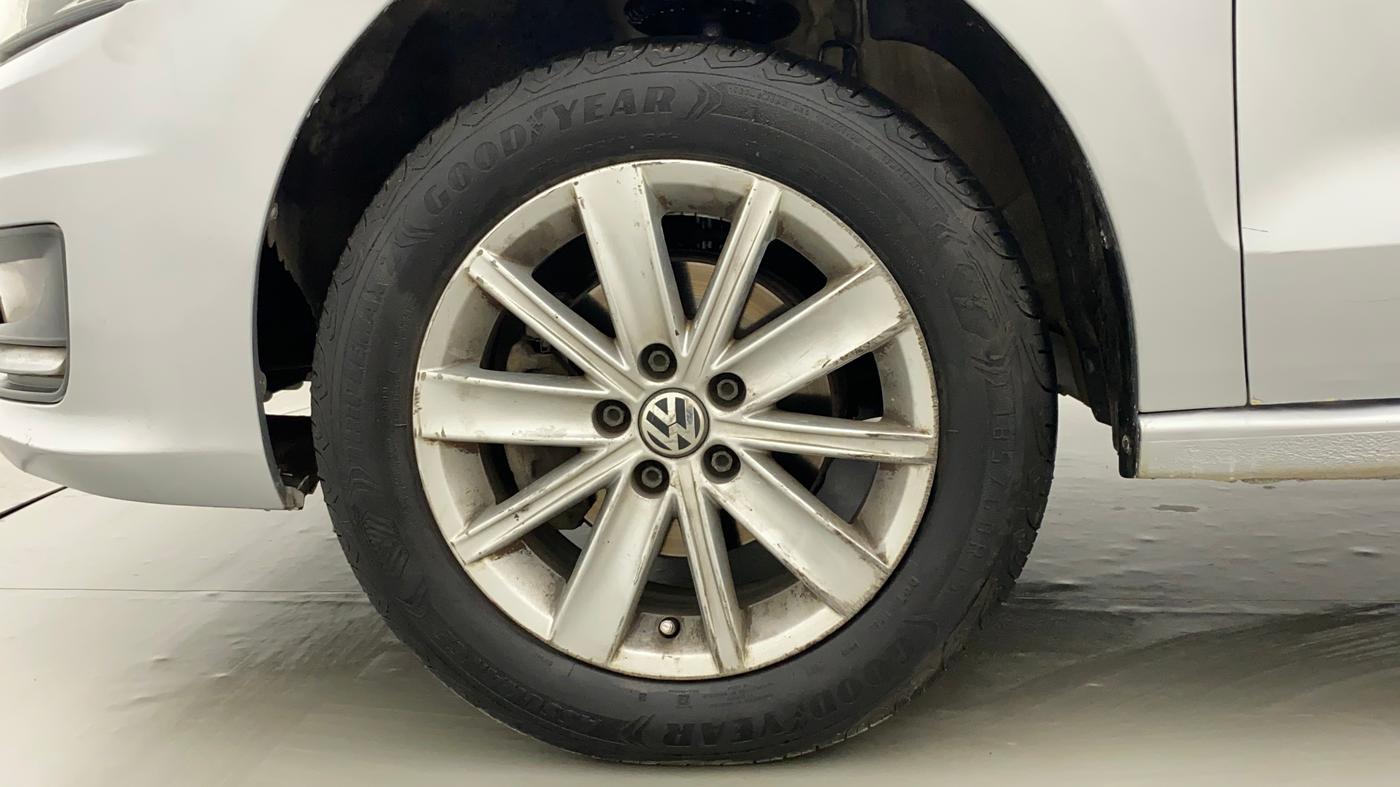 2015 Volkswagen Vento HIGHLINE 1.6 MPI, Petrol, Manual, 99,284 km, Left Front Wheel