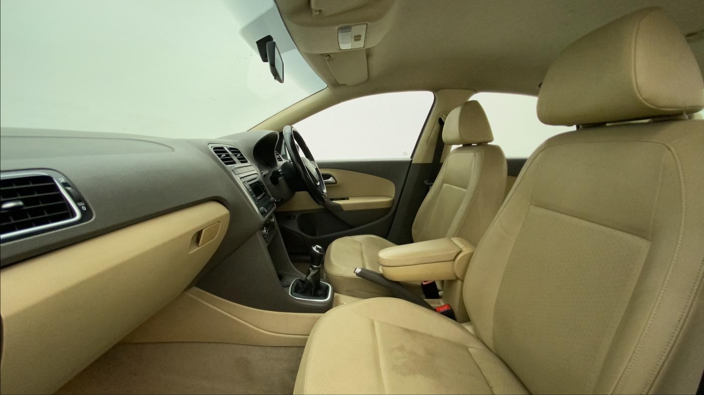 2015 Volkswagen Vento HIGHLINE 1.6 MPI, Petrol, Manual, 99,284 km, Right Side Front Door Cabin