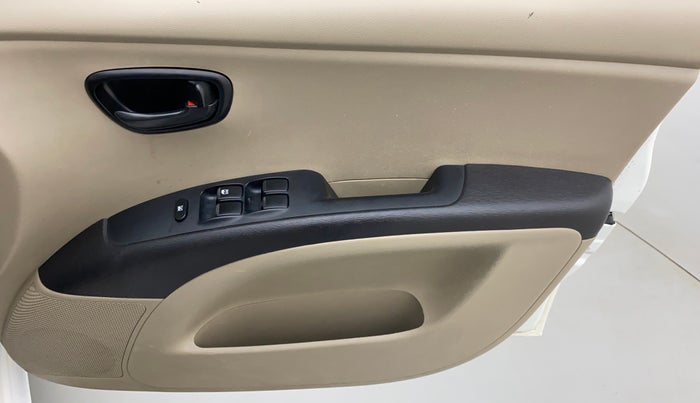 2016 Hyundai i10 MAGNA 1.1, Petrol, Manual, 49,819 km, Driver Side Door Panels Control