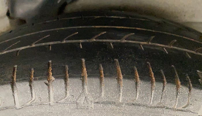 2016 Hyundai i10 MAGNA 1.1, Petrol, Manual, 49,819 km, Left Rear Tyre Tread